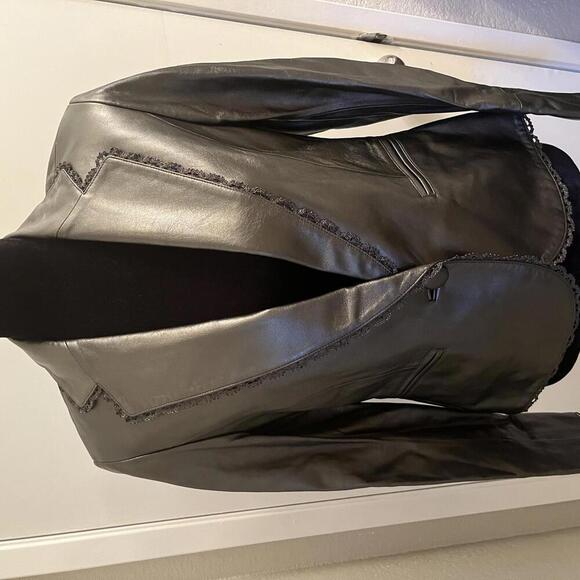 Women’s Saks Fifth Avenue Classic 100% Leather Blazer Size 4 - Picture 1 of 7